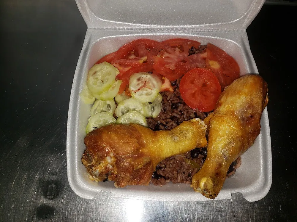 Arroz Moro Ensalada Y Pollo