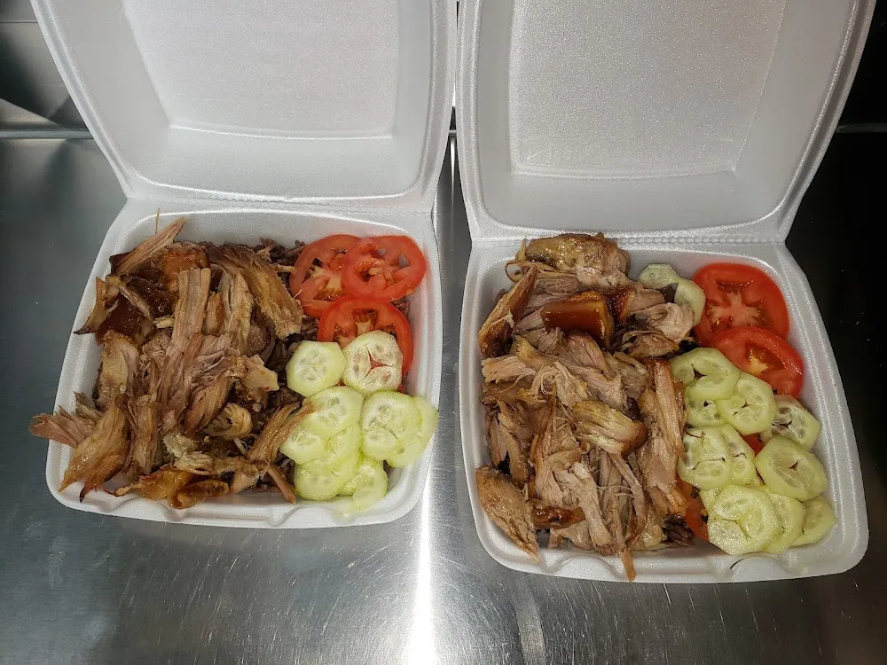 Cerdo Asado Arroz Y Ensalada