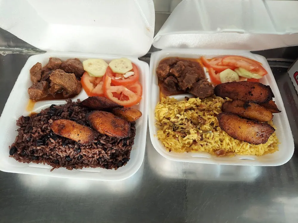 Congri Lechon Asado Y Ensalada