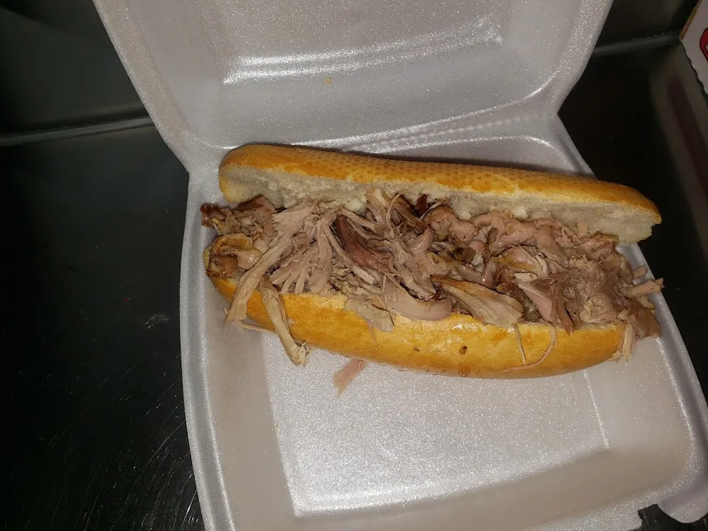 Pan Con Lechon